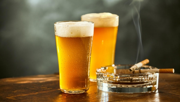 Plantean subir impuestos al tabaco y a las bebidas alcohólicas